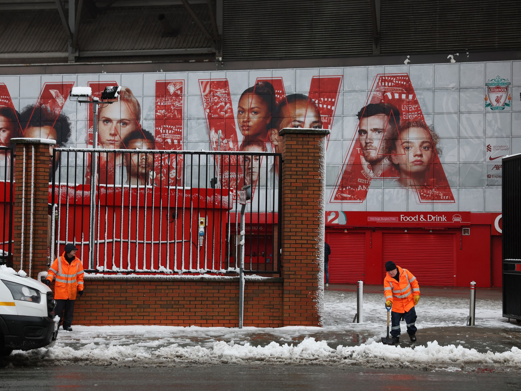 Liverpool vs Man Utd latest as emergency meeting planned to decide on postponement
