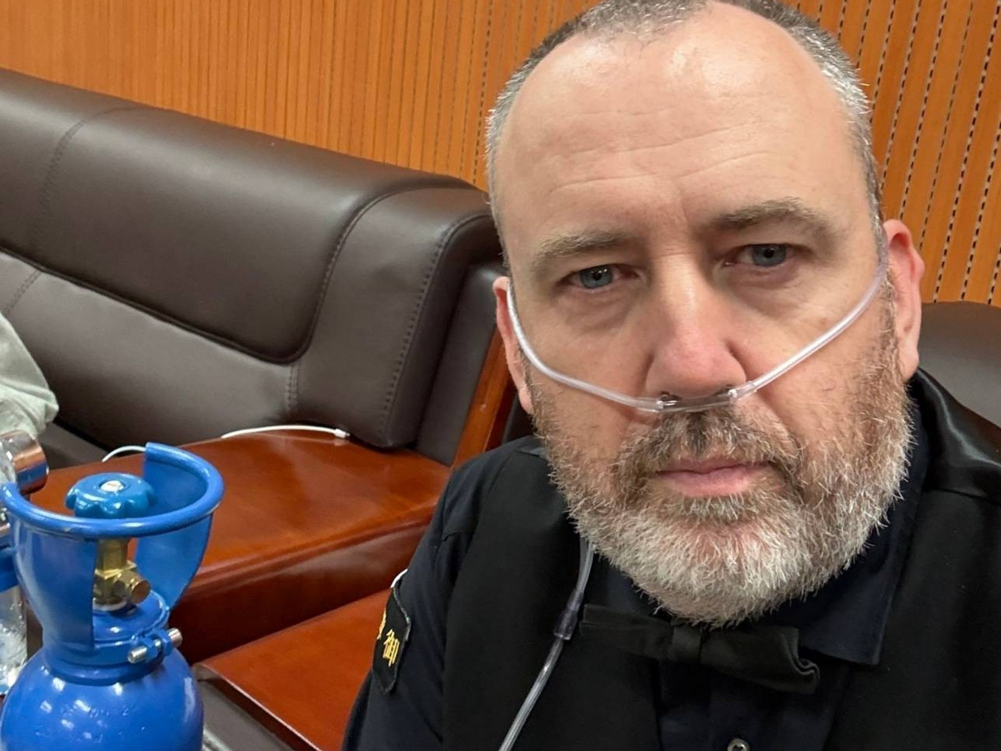 Snooker star left needing oxygen during match as concerned fans issued explanation