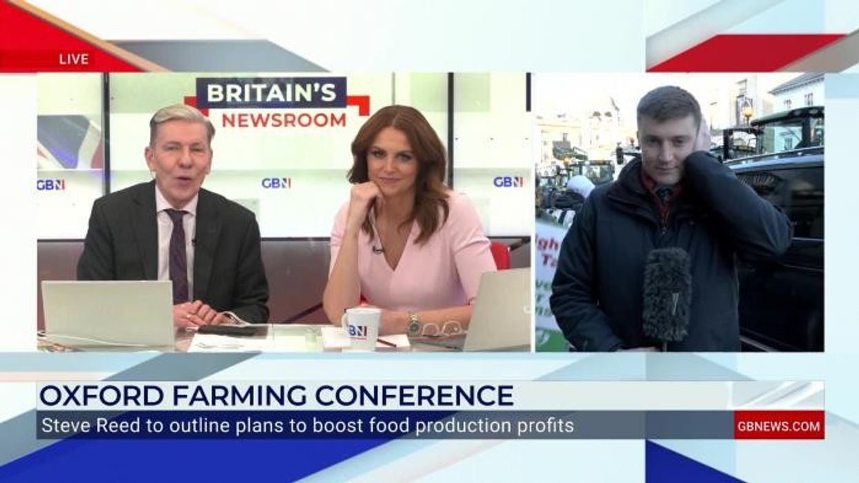 WATCH: Farmers blare tractor horns outside Oxford conference during Steve Reed speech