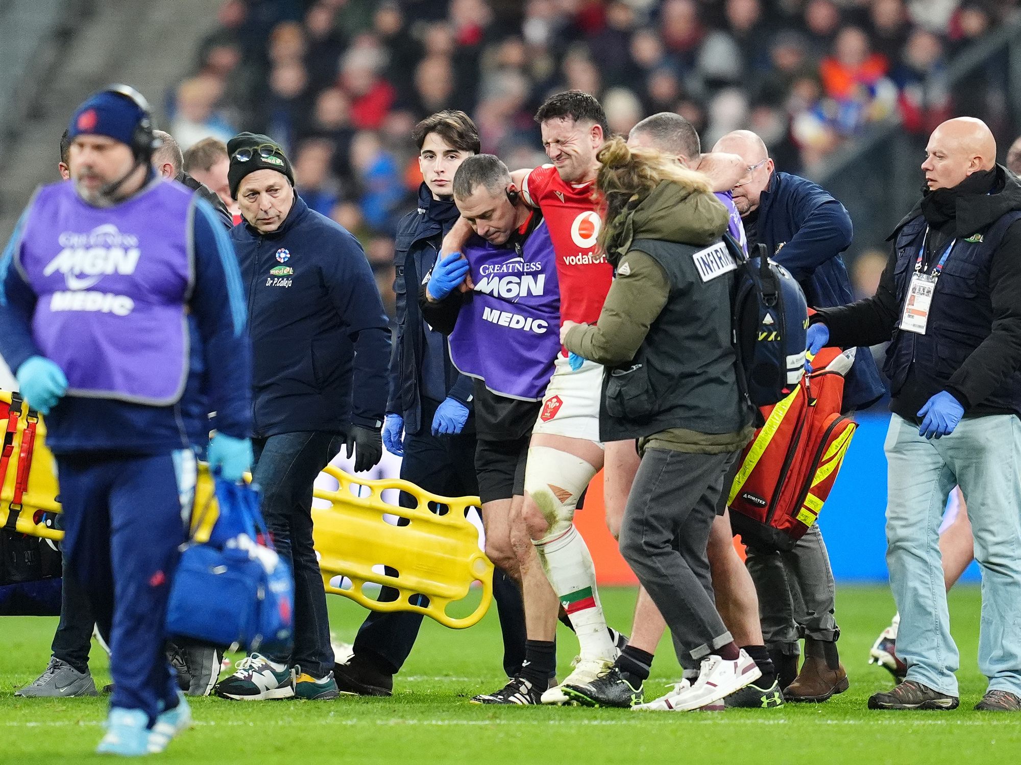 Wales star trudges off after horror injury that made sickening noise in Six Nations clash