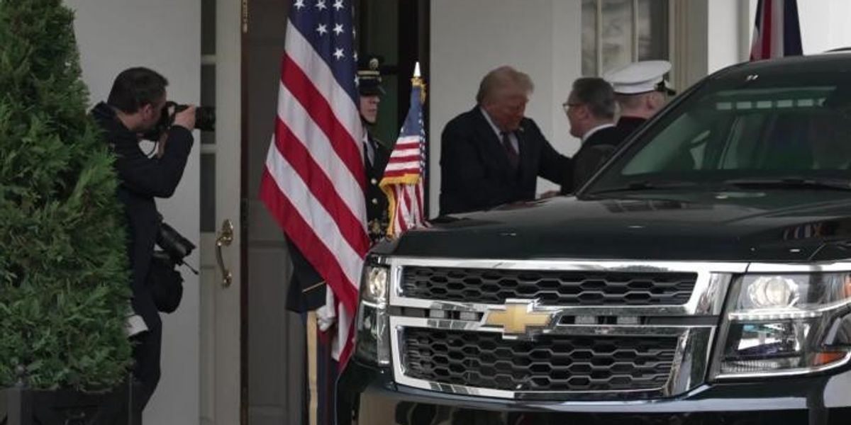 NextImg:WATCH: Donald Trump greets Keir Starmer outside the White House ahead of key meeting