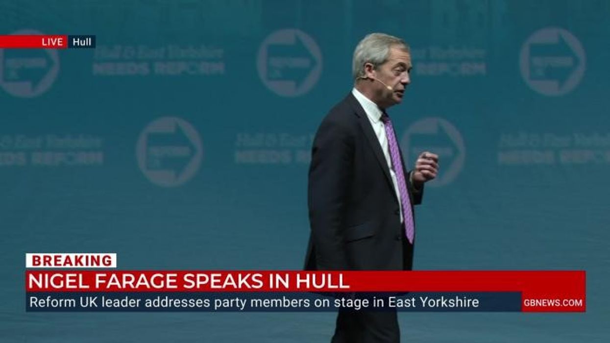 Nigel Farage vows to make Hull a 'Reform area' as locals BOO Keir Starmer