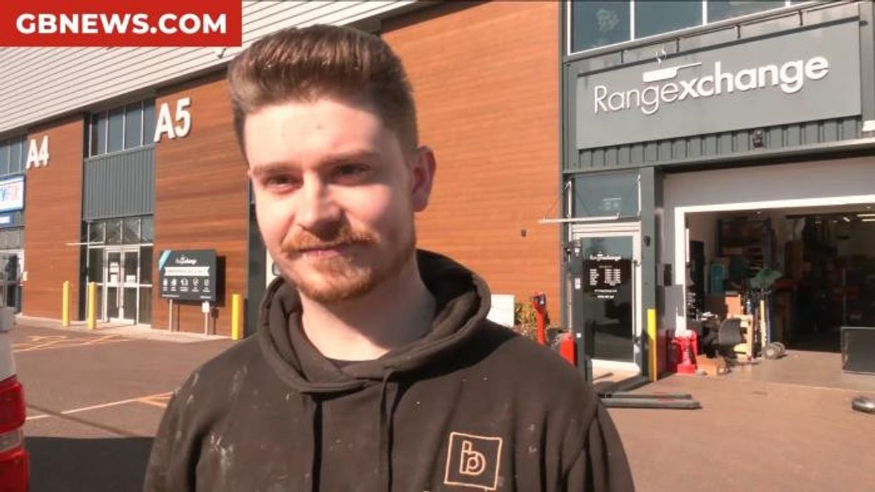 WATCH: Cheshire tradesmen praise Labour's delay in petrol and diesel van ban