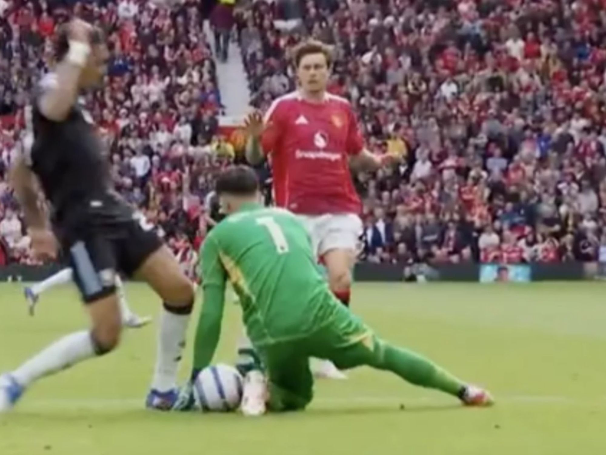 Premier League release statement after controversy strikes in Aston Villa defeat to Man United
