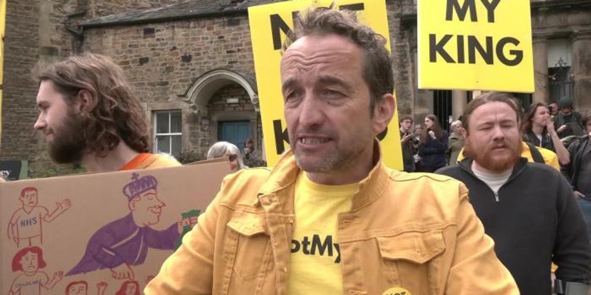 NextImg:WATCH: Anti-monarchy protester confronted by furious royal fan during King's visit