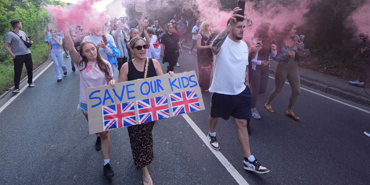 NextImg:Labour councillors compares migrant hotel protesters to Nazis and urges locals to reject 'right-wing extremists'
