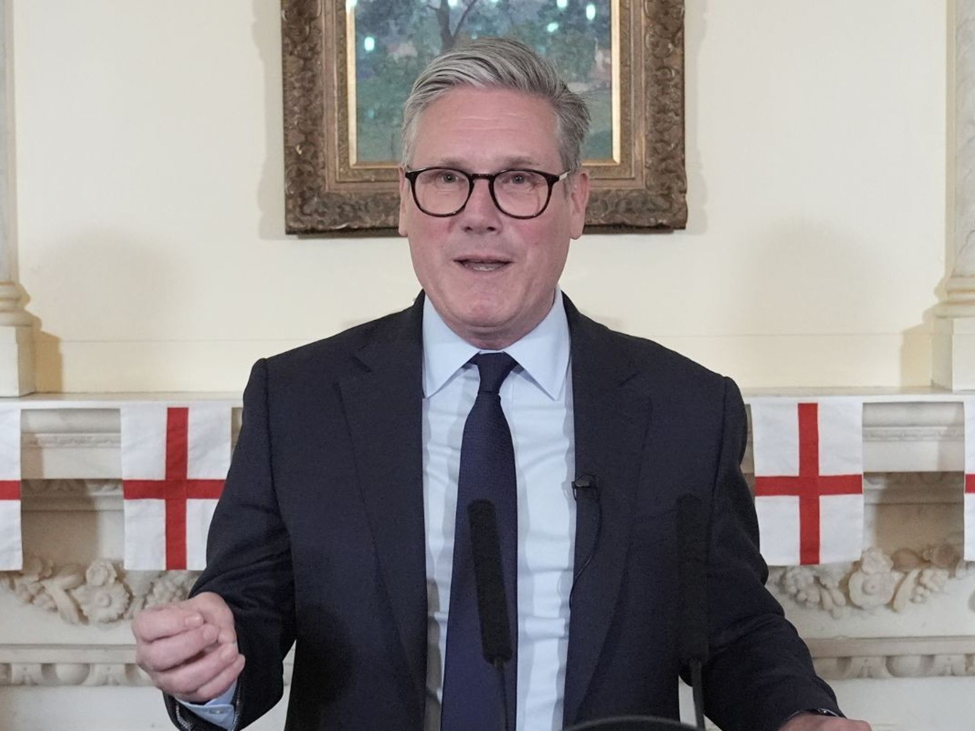Keir Starmer weighs in on flag row as PM labelled 'patriot who backs flying St George's cross'