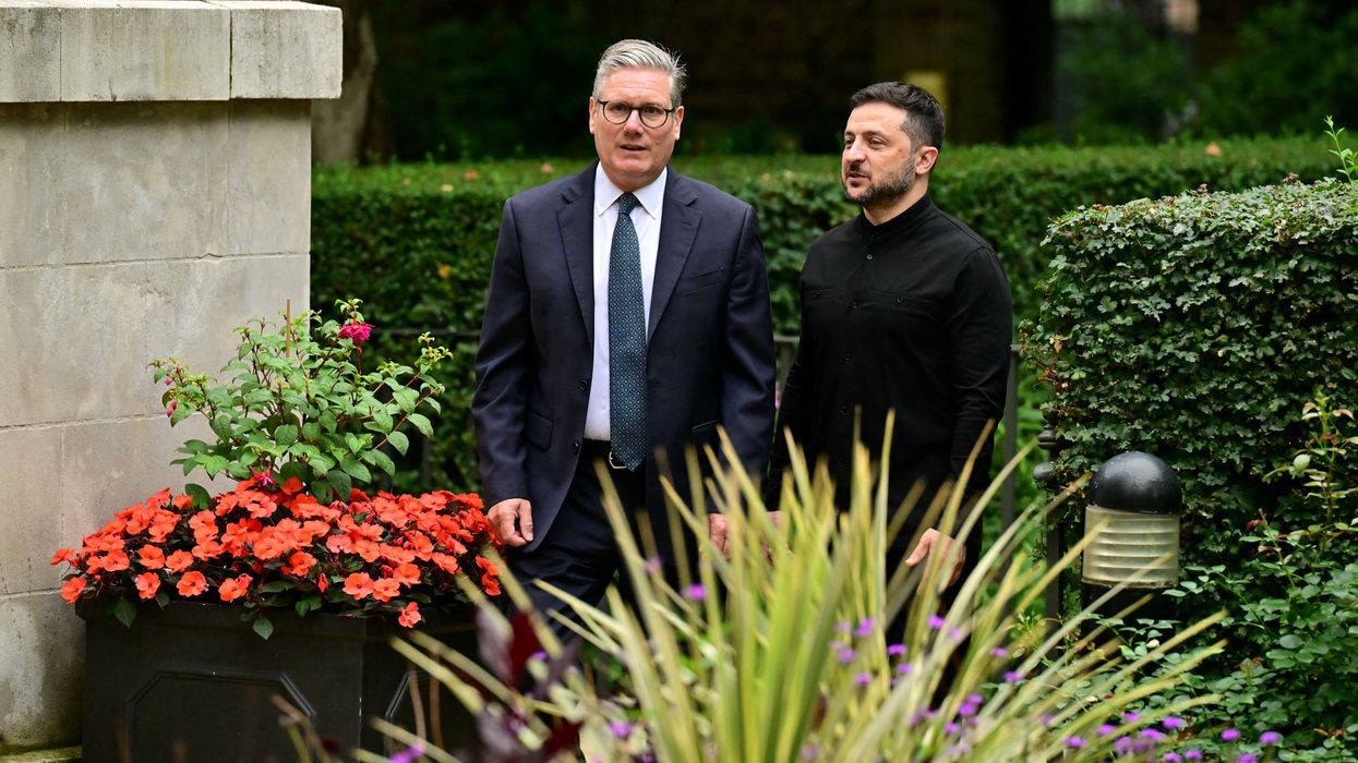 Keir Starmer ready to put THOUSANDS of British troops in Ukraine under major peacekeeping operation