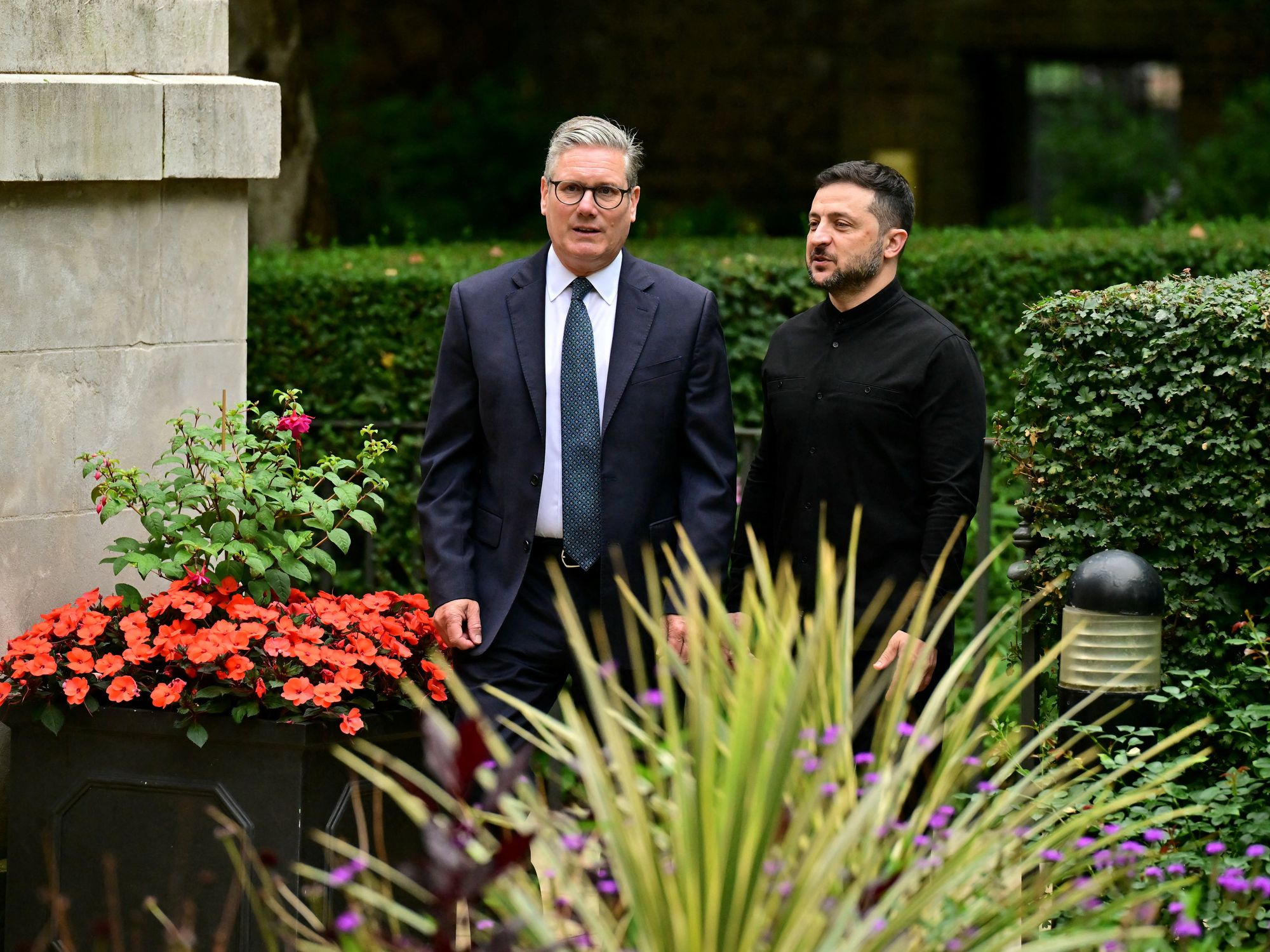 Keir Starmer ready to put THOUSANDS of British troops in Ukraine under major peacekeeping operation