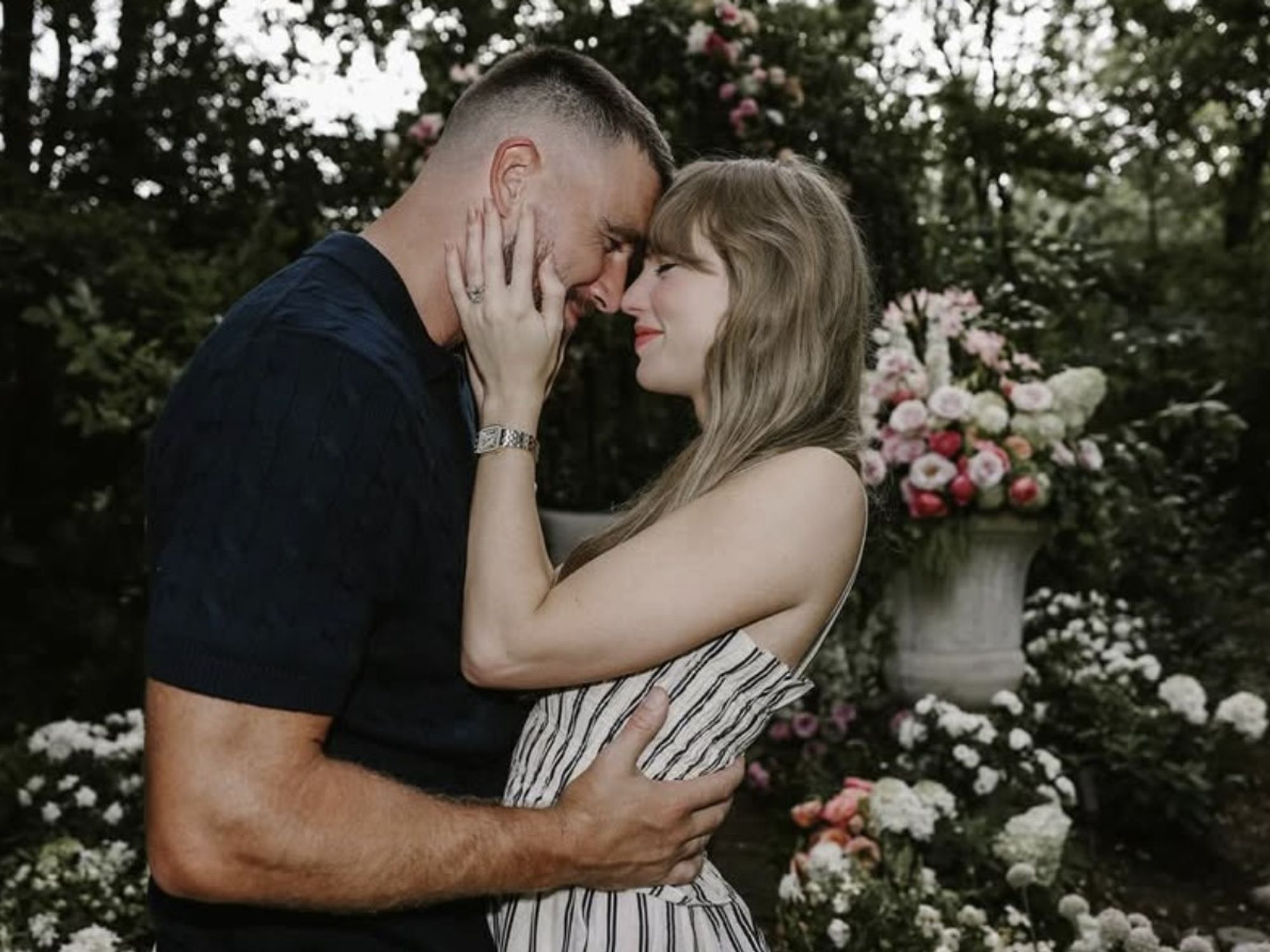 Travis Kelce and Taylor Swift announce engagement with 10-word message on Instagram