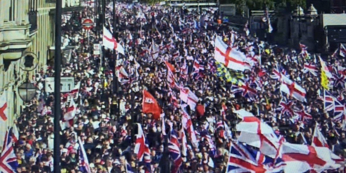 Tommy Robinson rally leaves central London streets overcrowded as police struggle to keep protesters calm amid ‘very large turnout’ Tommy Robinson rally leaves central London streets overcrowded as police struggle to keep protesters calm amid ‘very large turnout’