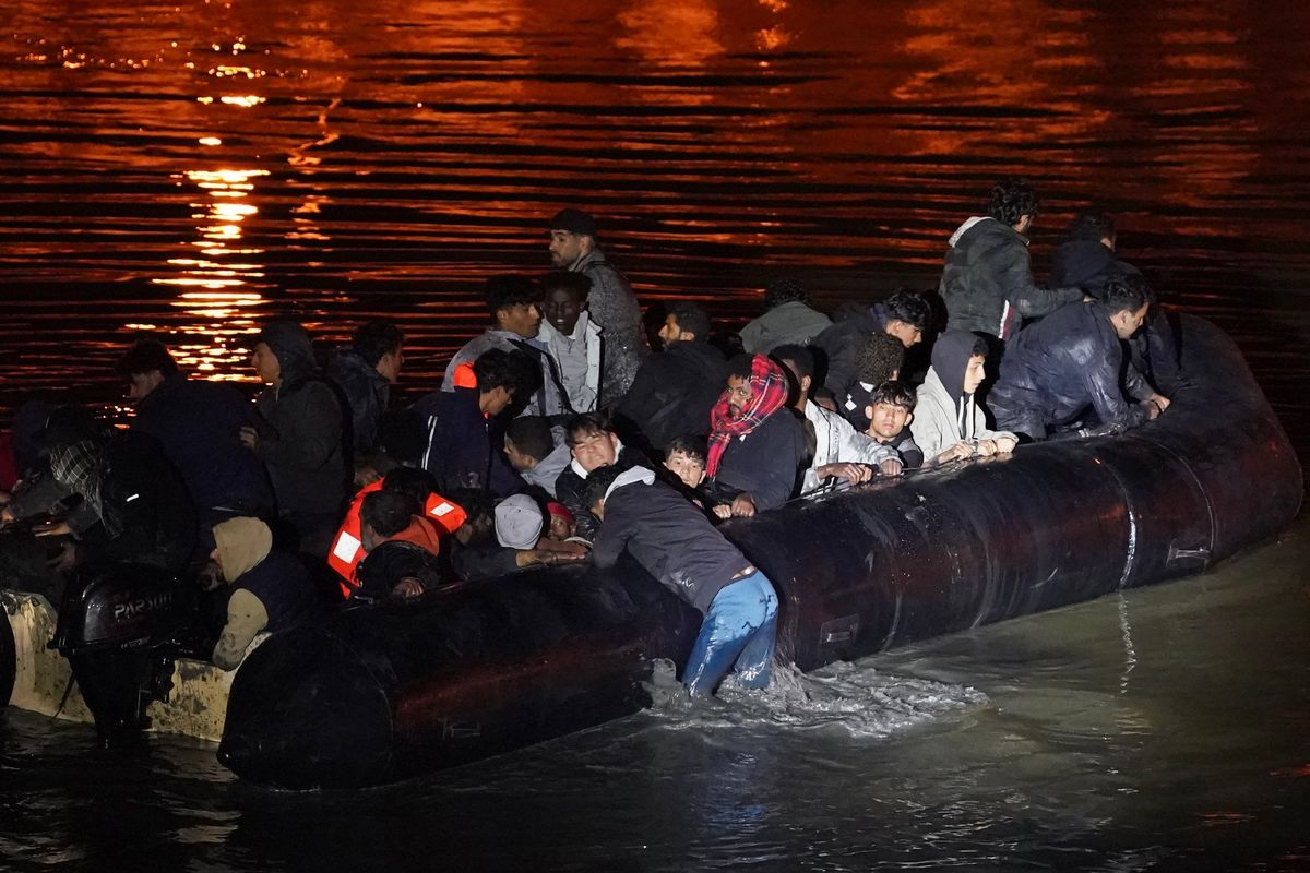 Migrant crisis: More than 1,150 migrants cross Channel while Britain returns just 3 to France