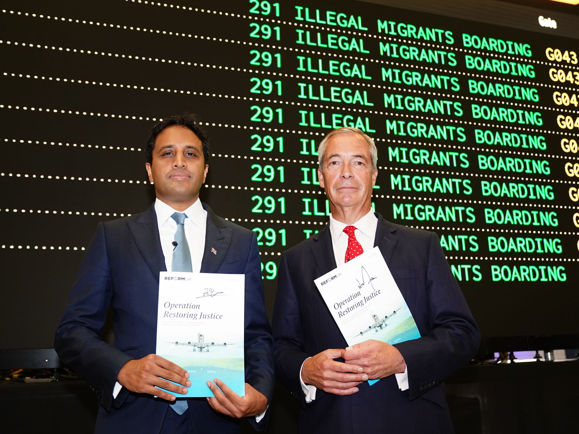 Politics LIVE: Reform UK promises to save £230BILLION as Nigel Farage plans to ban migrants from ...