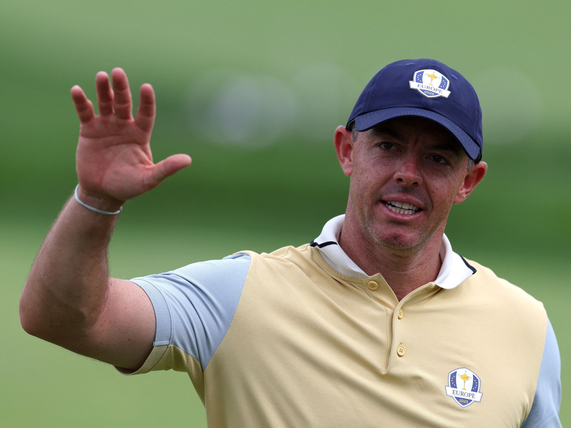 Rory McIlroy greeted with brutal welcome by US fans at the Ryder Cup