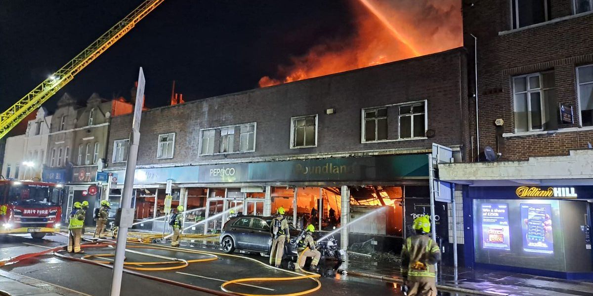 100 firefighters rush to major blaze as entire high street shop goes up in flames 100 firefighters rush to major blaze as entire high street shop goes up in flames