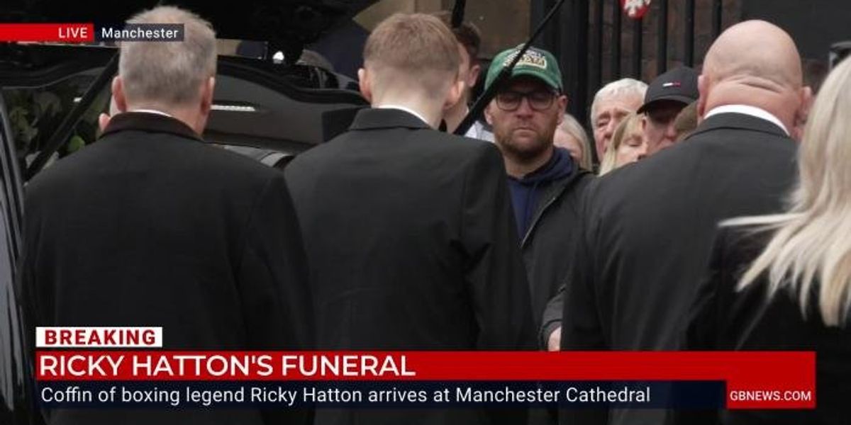 NextImg:WATCH: Touching moment Manchester crowd erupts into applause in tribute to Ricky Hatton