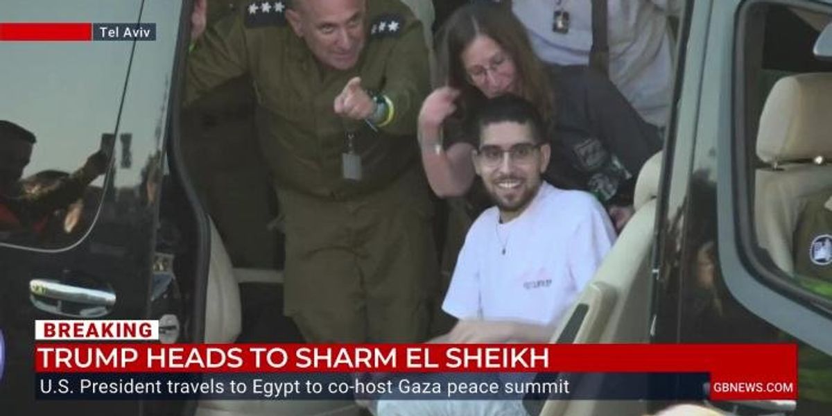 NextImg:WATCH: Hostage overjoyed as he celebrates his release from Hamas with crowds in Tel Aviv