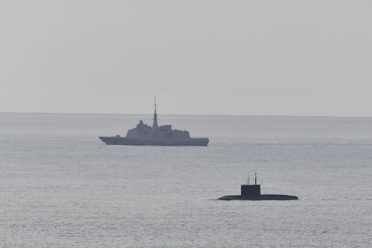 Russian submarine in English Channel an 'explosion risk' as Nato monitors Vladimir Putin's vessel