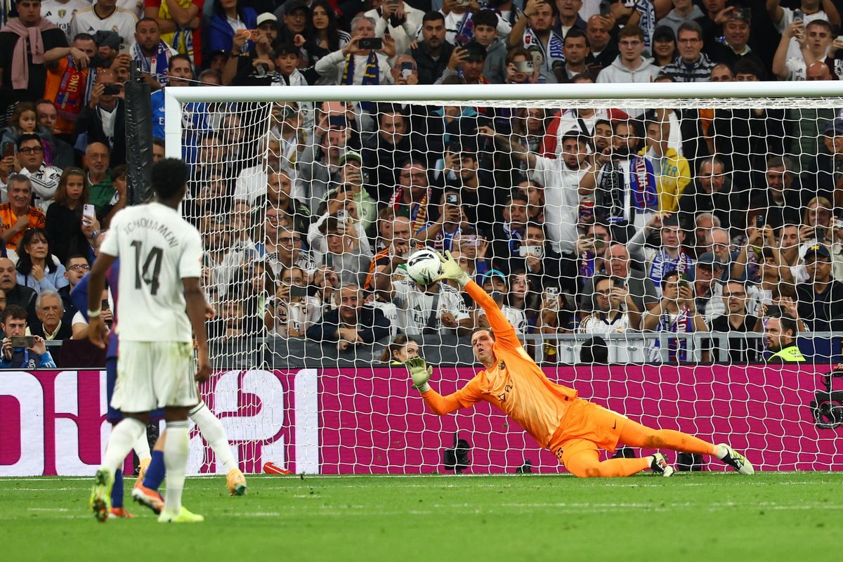 Kylian Mbappe suffers from 'poetic justice' after controversial penalty in El Clasico: 'Absolute madness!'