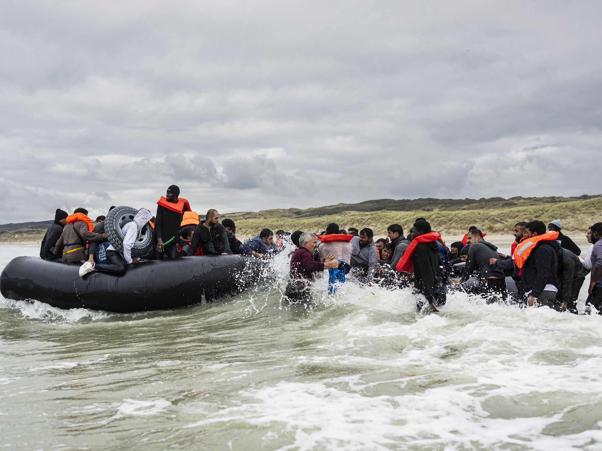 Deported migrants caught trying to return to Britain after France fails to house them