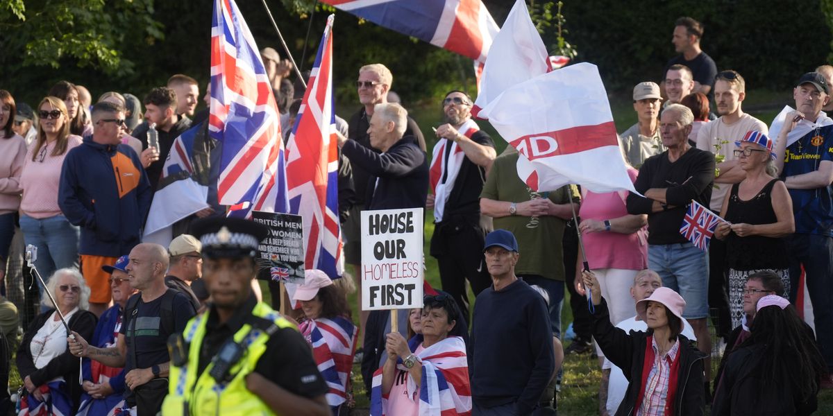 Labour branch forced to apologise after branding demonstrators ‘Neanderthals’ Labour branch forced to apologise after branding demonstrators ‘Neanderthals’