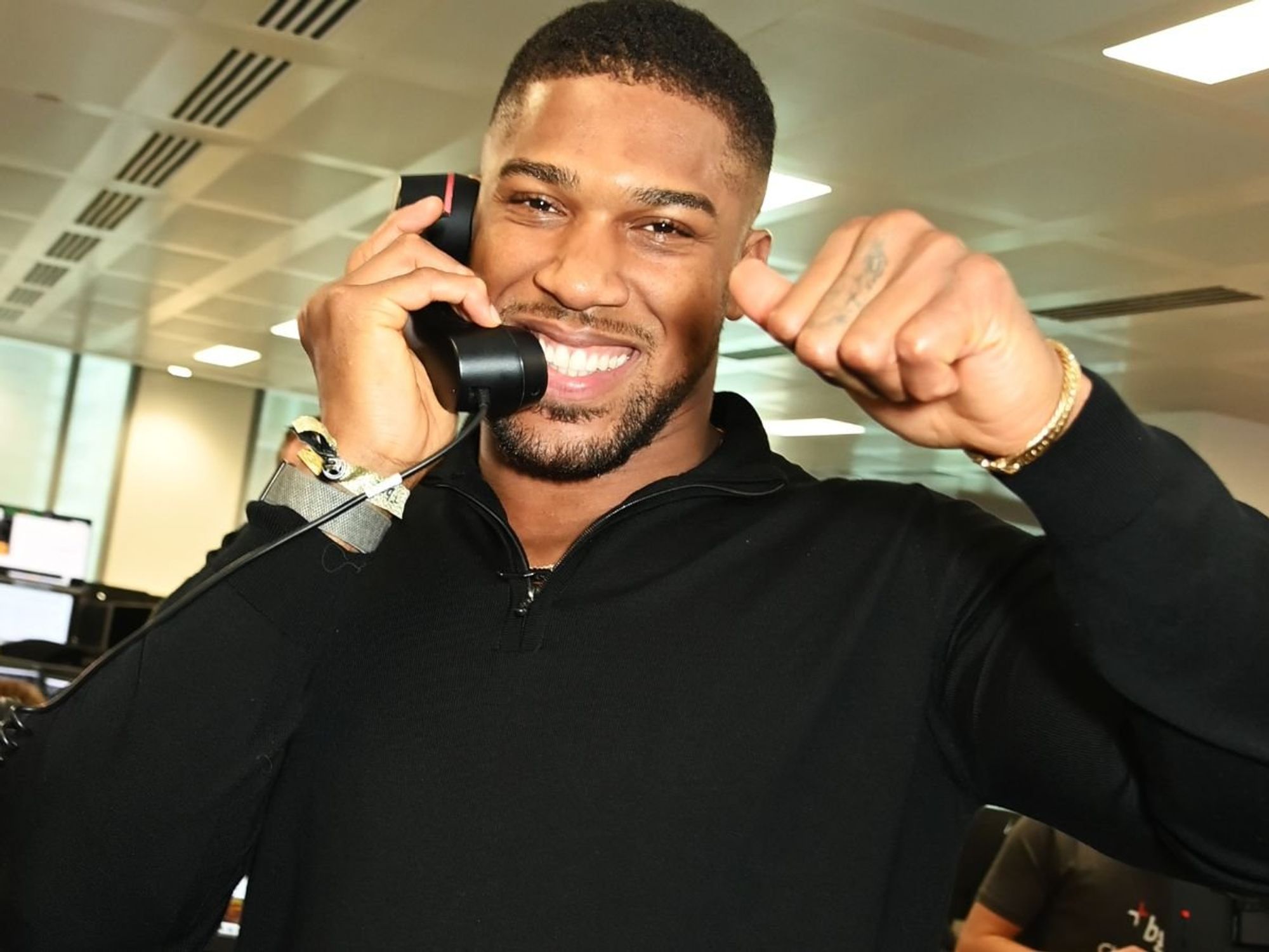 Anthony Joshua, 36, lined up for sensational boxing fight at last minute after 14 months away fro...
