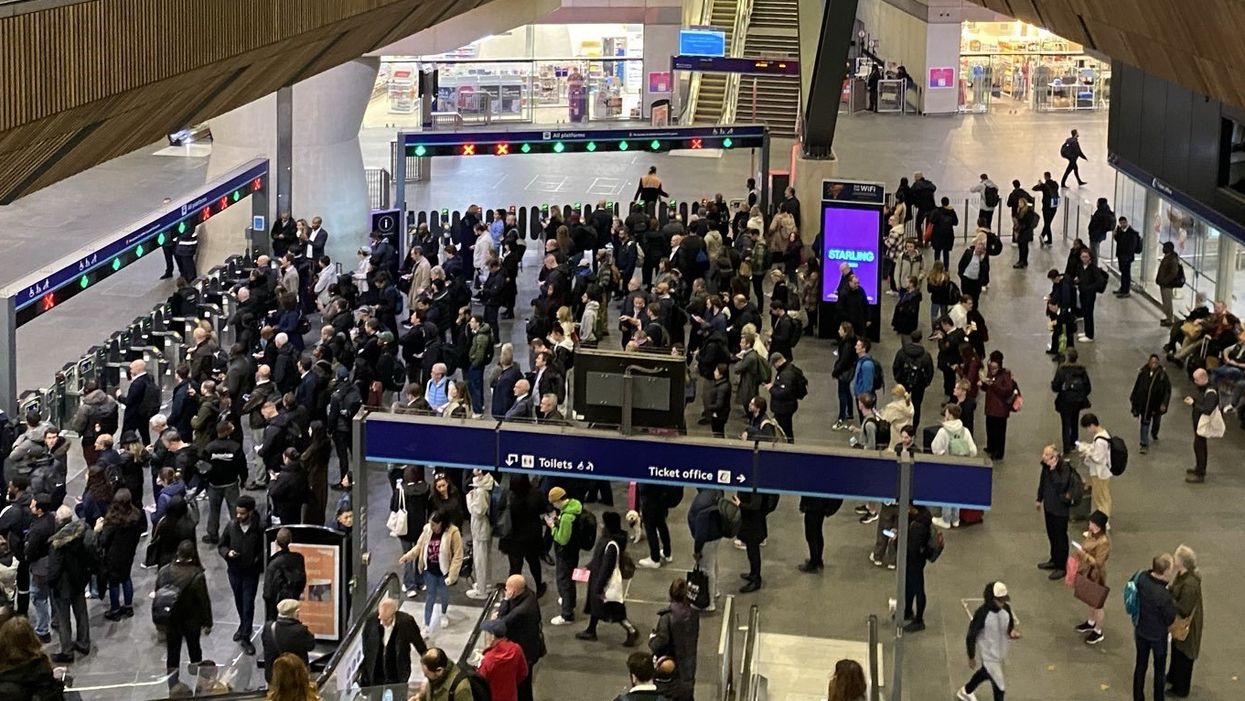 London Bridge evacuated: Police swarm major UK train station after unspecified incident