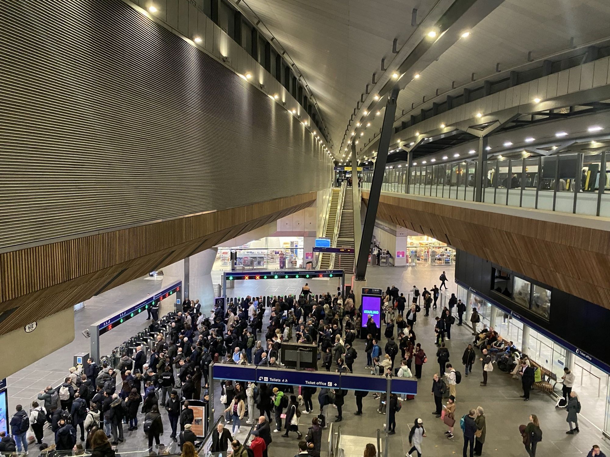 London Bridge evacuated: Police swarm major UK train station after unspecified incident