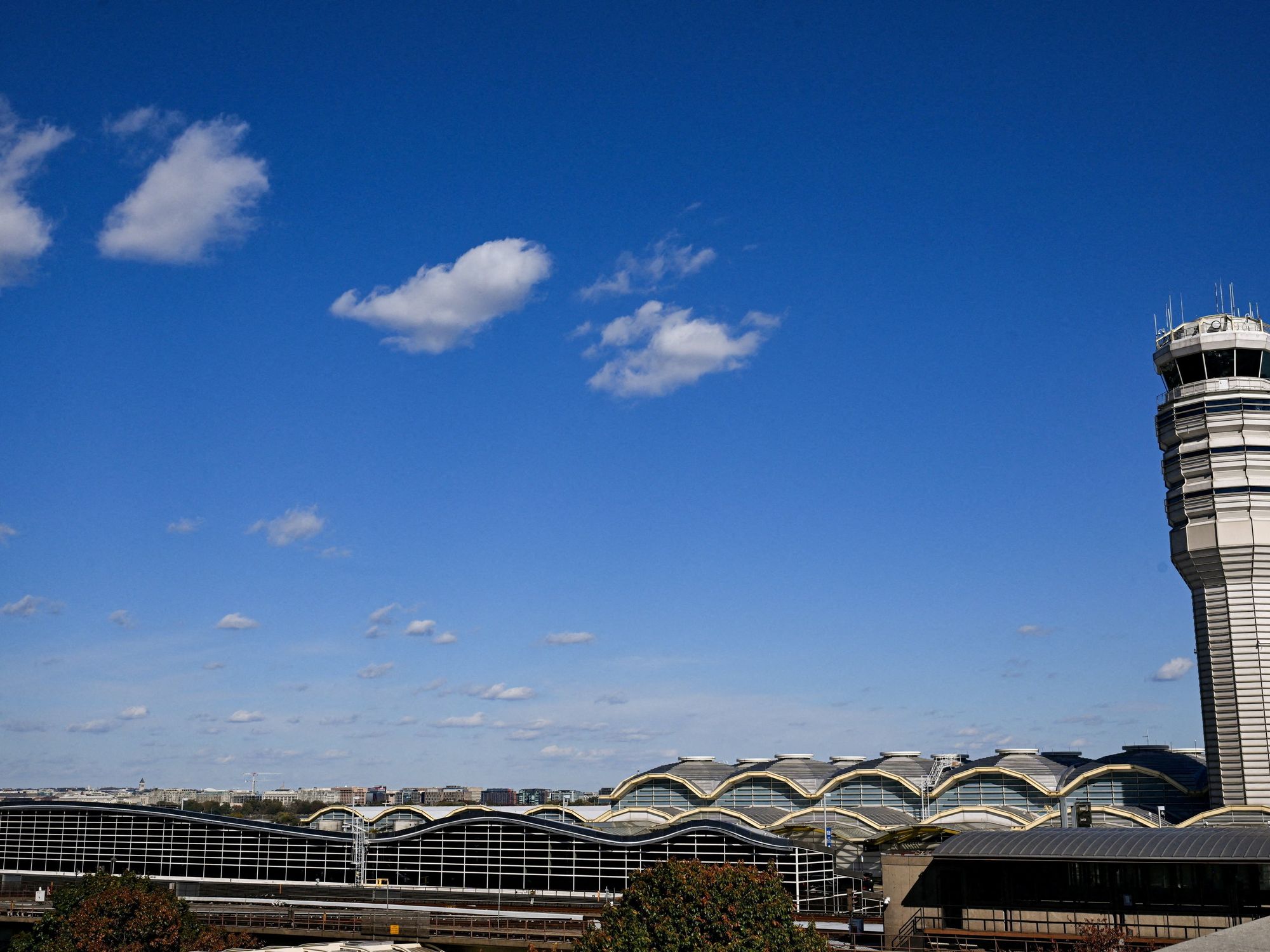 Reagan Washington National Airport: Flights grounded at major US airport after threat detected