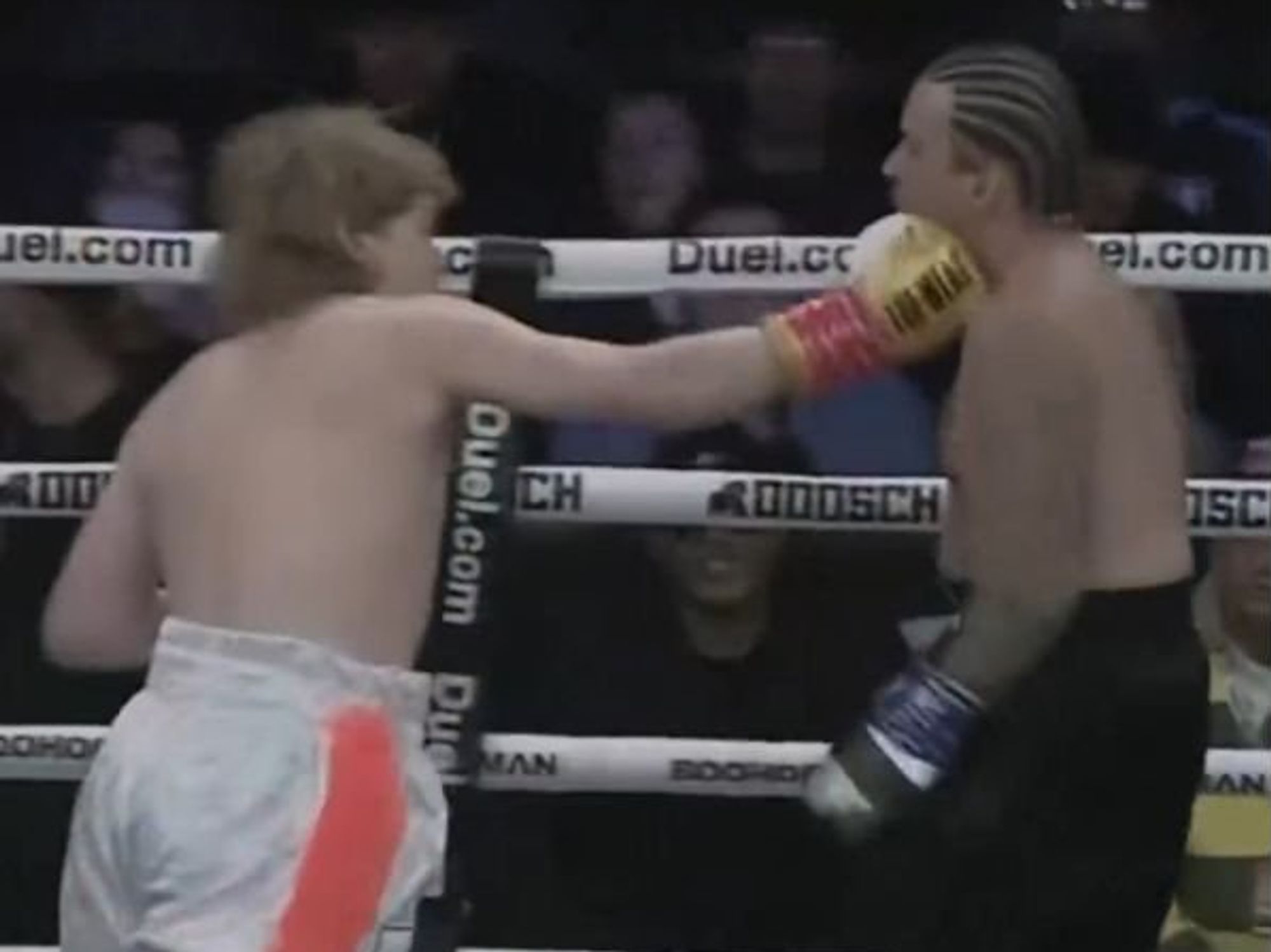 Rod Stewart's son, 45, knocked out after 15 seconds on boxing debut against streamer