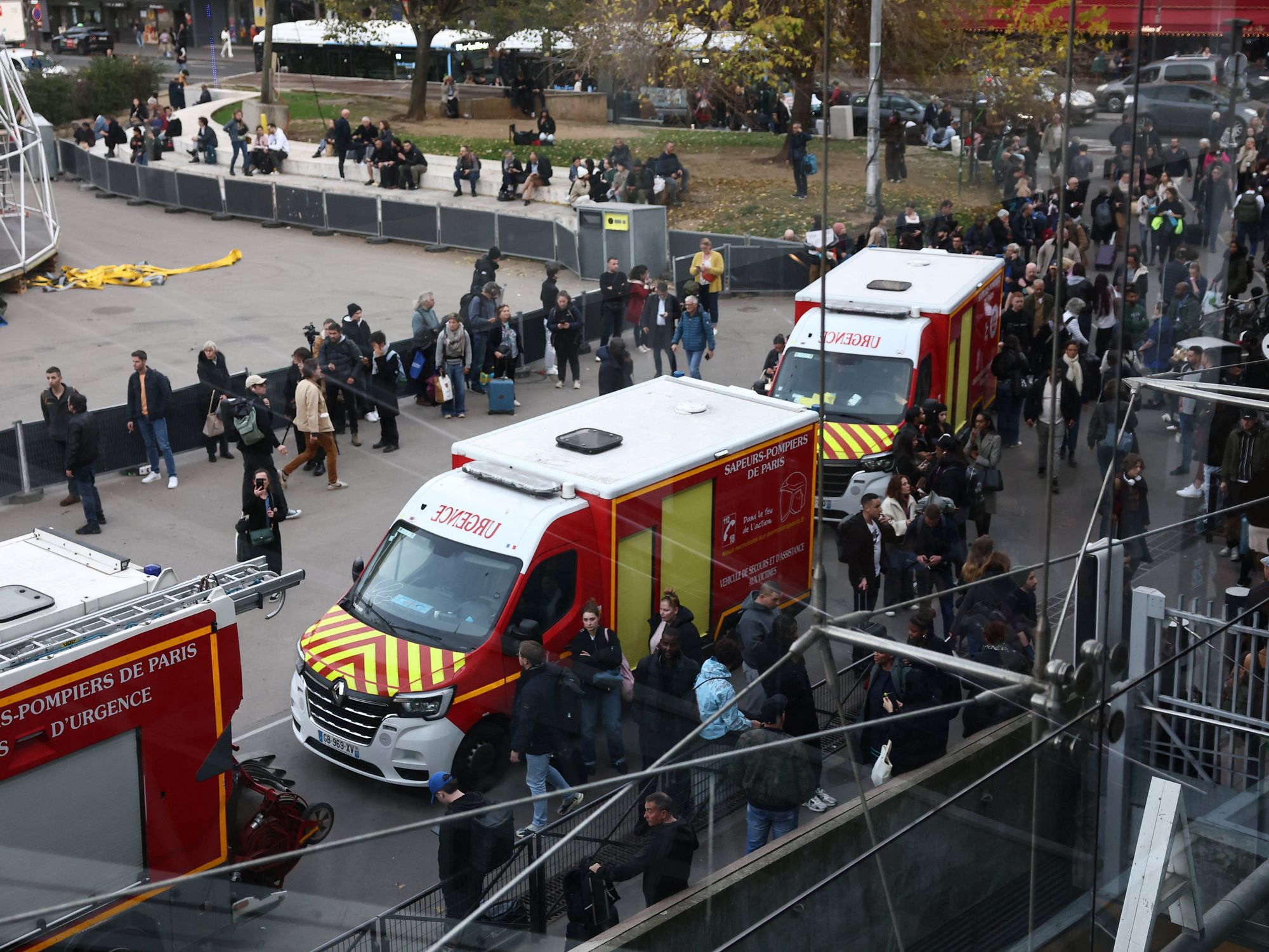 Police shoot knifeman who 'threatened to slit throats' at Paris train station