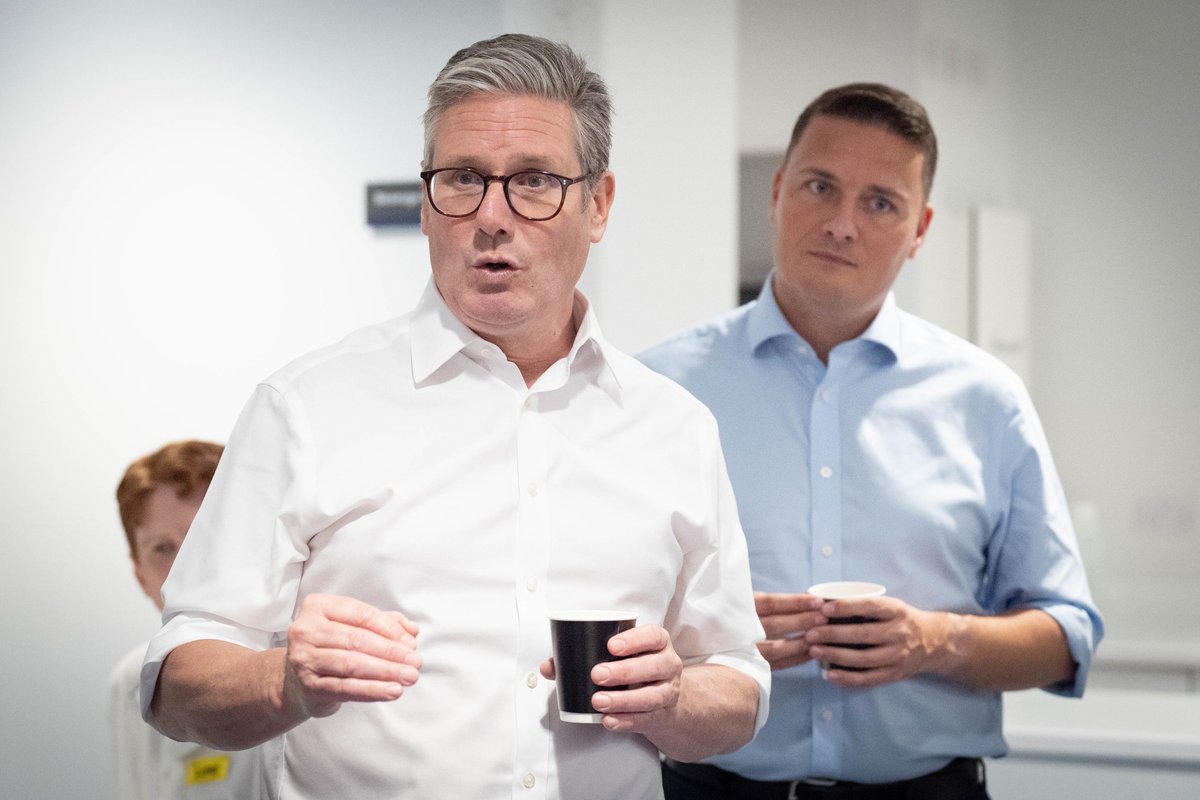 Keir Starmer urged to 'clip wings of showboating rival' Wes Streeting after 'taking eye off NHS ball'