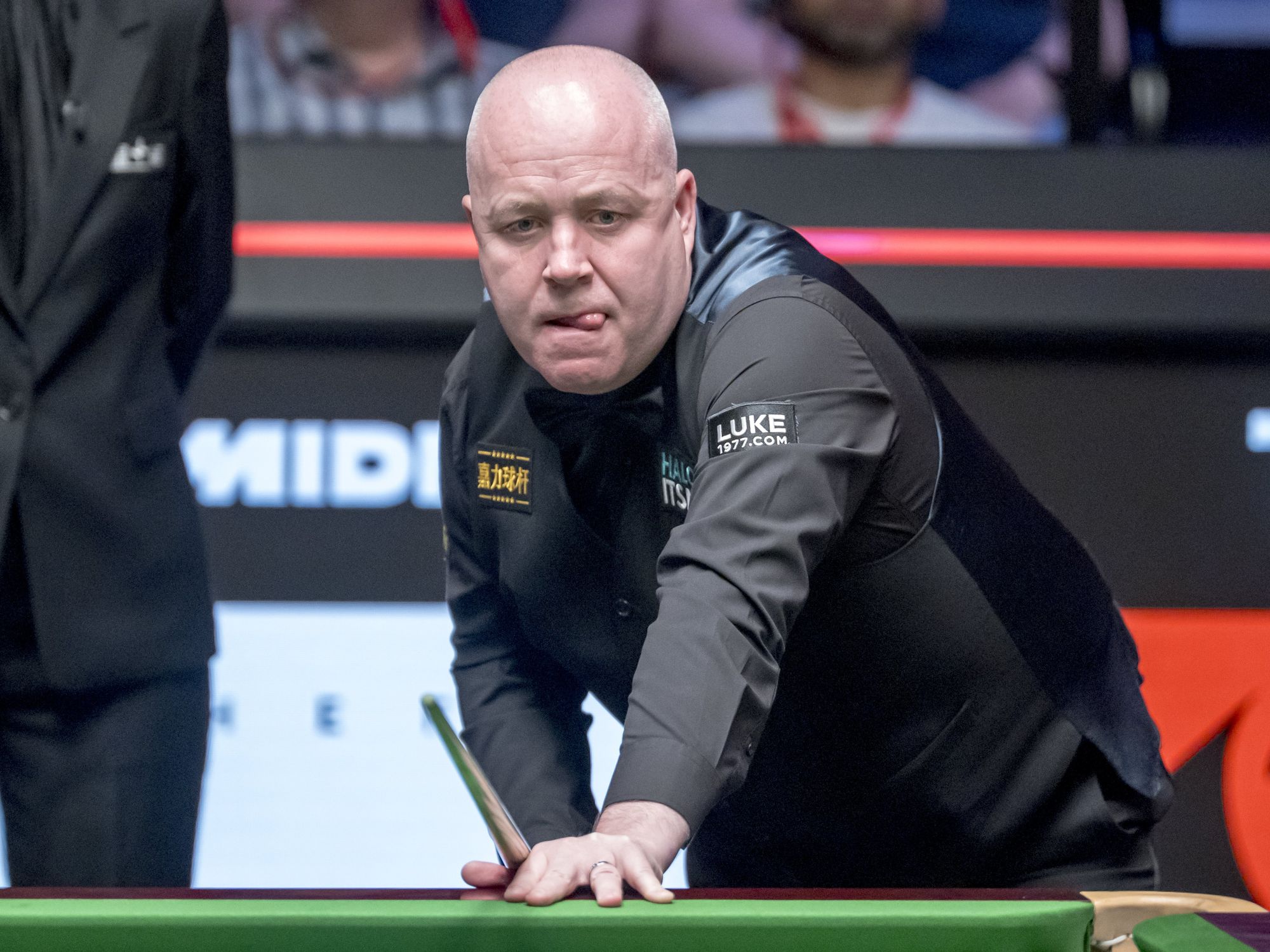 Snooker star erupts over 'pathetic' table with chiefs forced to release statement following complaints