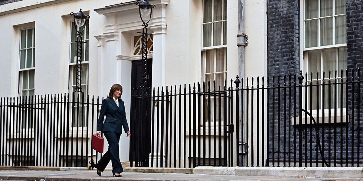 Labour desperately try to shore up Chancellor as she denies ‘lying’ over £30billion Budget fallacy Labour desperately try to shore up Chancellor as she denies ‘lying’ over £30billion Budget fallacy