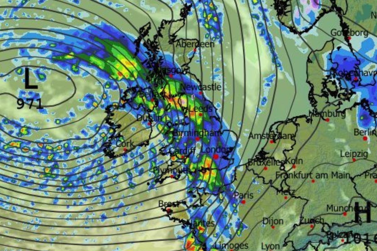UK weather: 'Conveyor belt' of Atlantic storms to spark Christmas nightmare as deluge leaves Britain on brink of flooding hell
