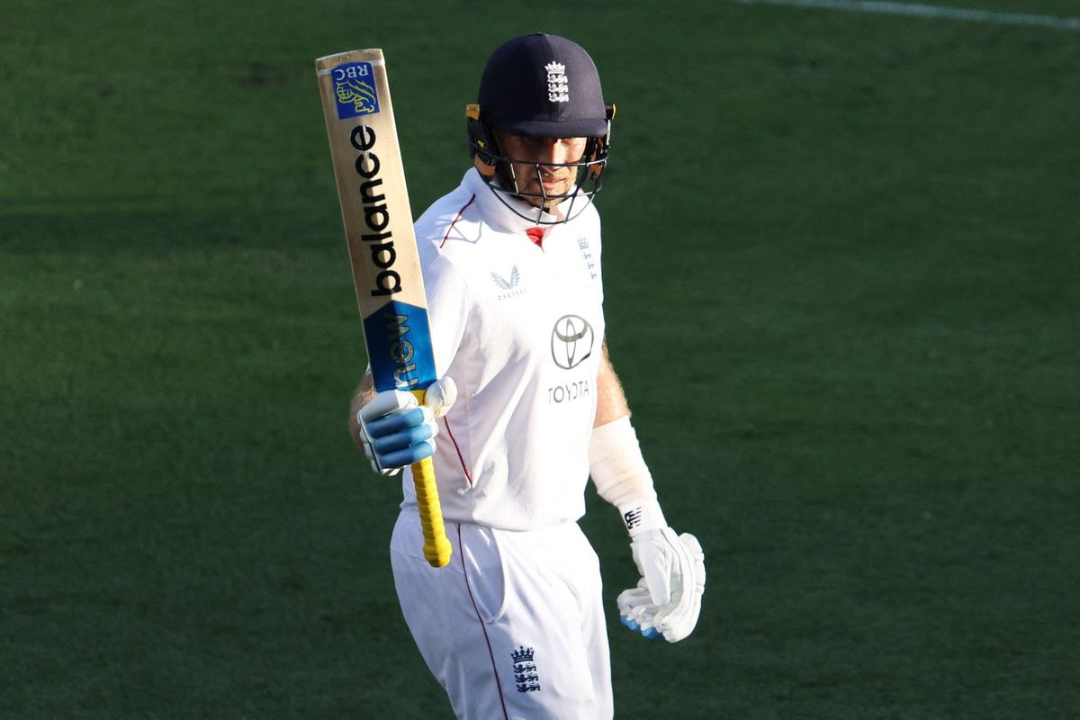 Joe Root passes Alastair Cook and Ian Bell records in second Ashes Test between England and Australia