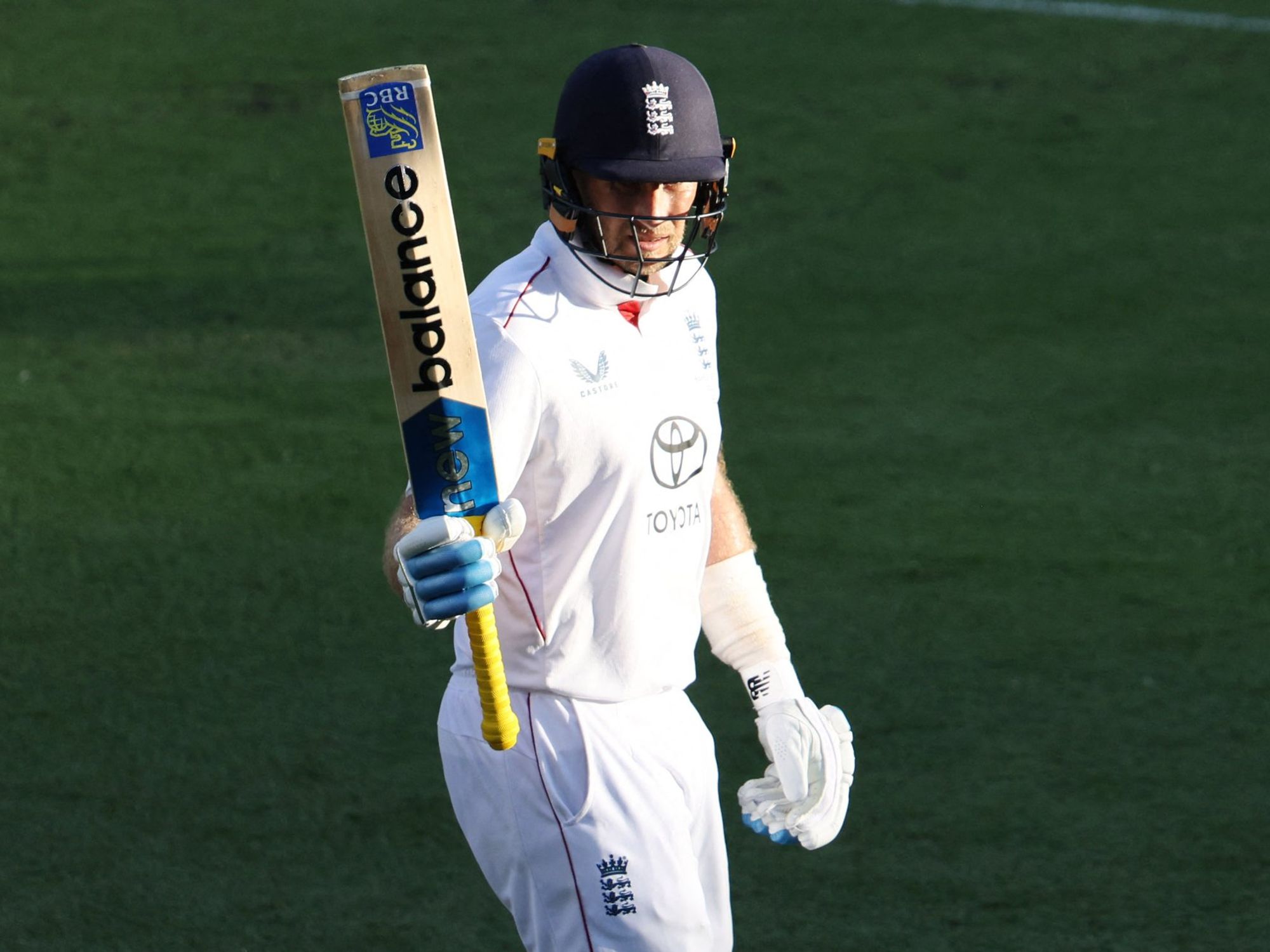 Joe Root passes Alastair Cook and Ian Bell records in second Ashes Test between England and Australia