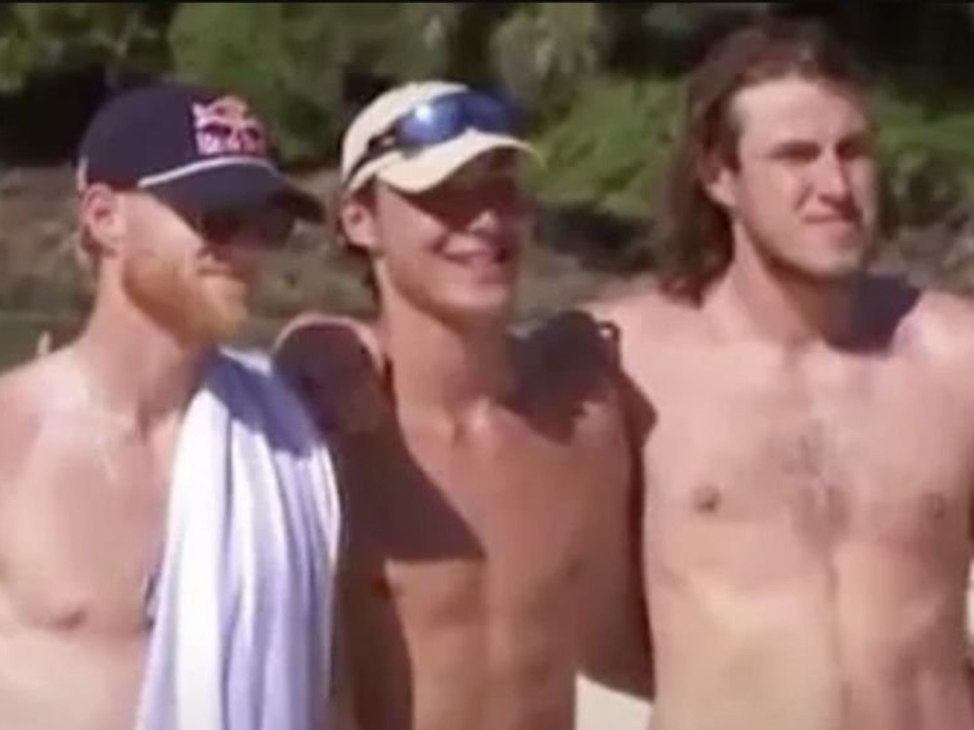 'Over-prepared' England cricket team get ready for crucial Ashes Test by relaxing on beach with beers