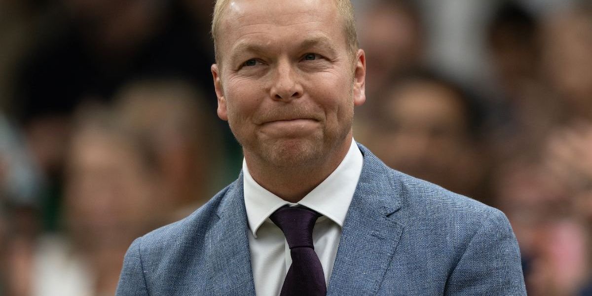 Chris Hoy breaks leg in 'worst crash I've ever had' as Olympic hero's cancer battle continues thumbnail