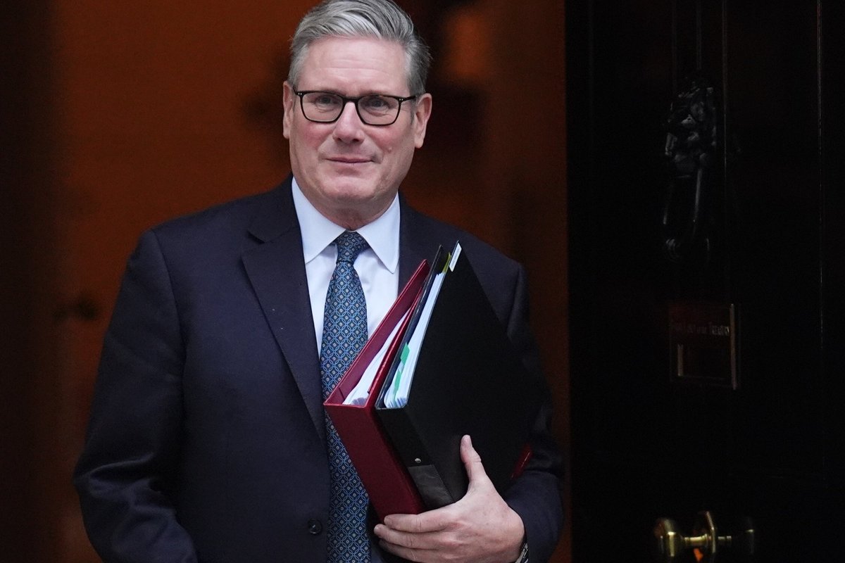 Keir Starmer faces fresh attack from leadership rival just hours after PM received '12 month warning'