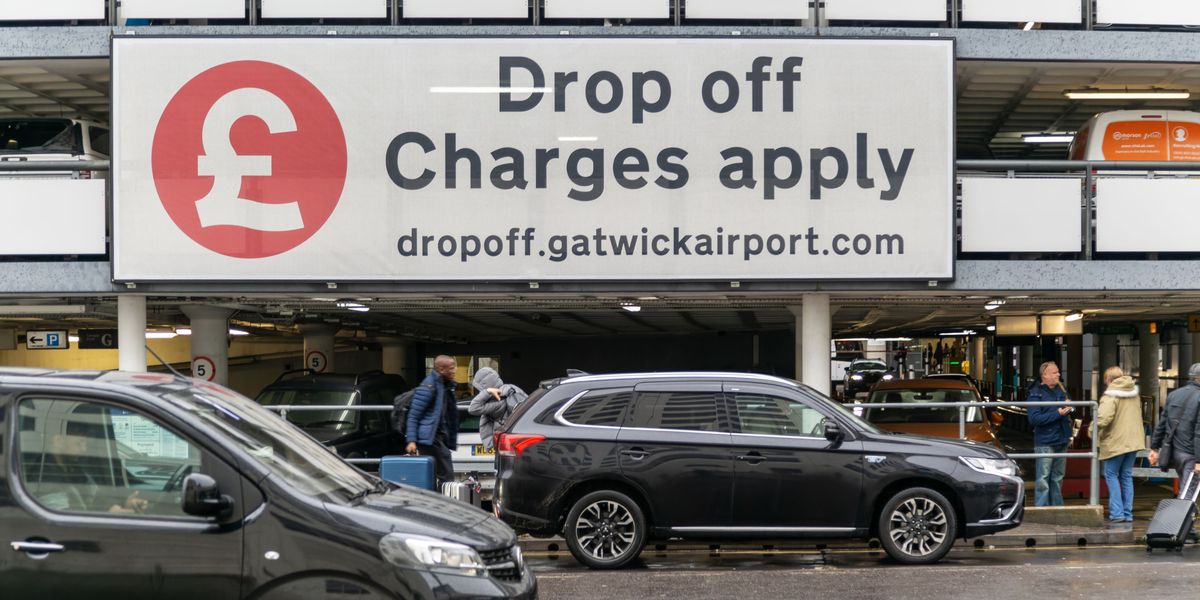 Gatwick Airport reveals new drop-off charge cost as travellers fume over ‘rip-off’ Gatwick Airport reveals new drop-off charge cost as travellers fume over ‘rip-off’