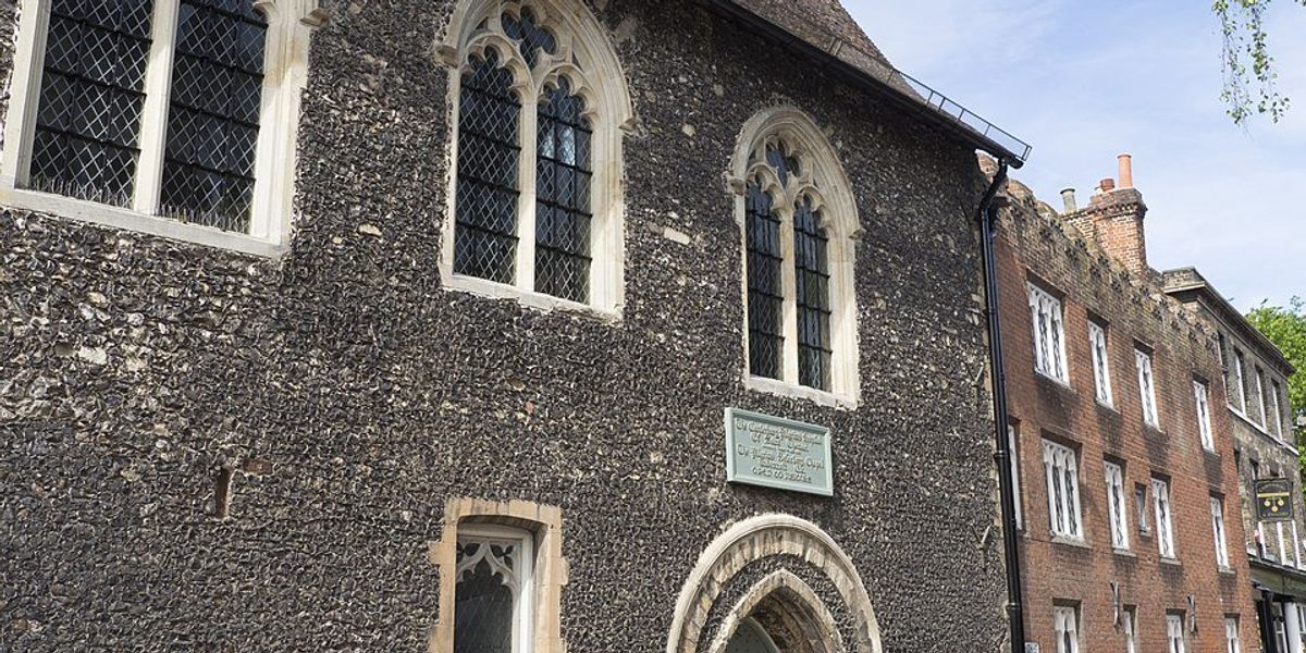 Canterbury house linked to 800 years of British history on brink of collapsing into river Canterbury house linked to 800 years of British history on brink of collapsing into river