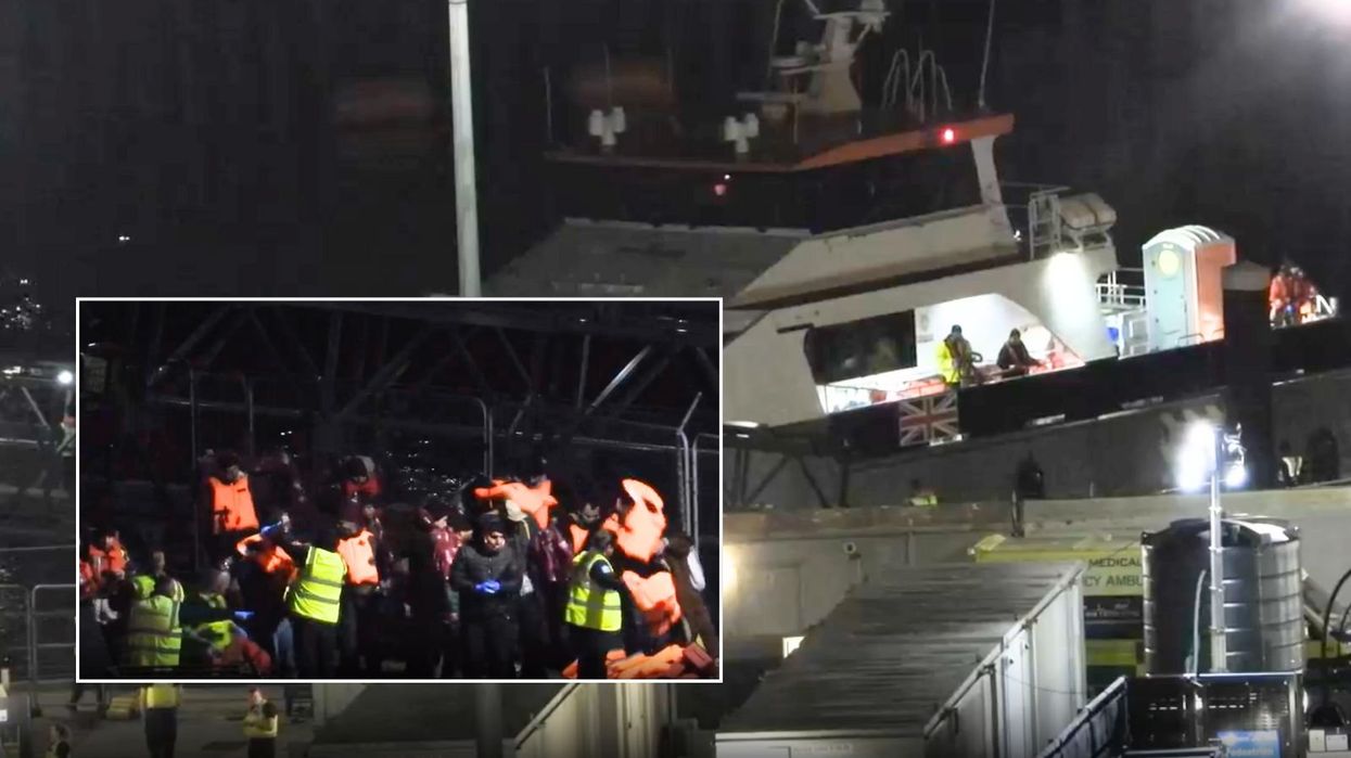 Migrant crisis: HUNDREDS of small boat migrants cross English Channel in fresh surge