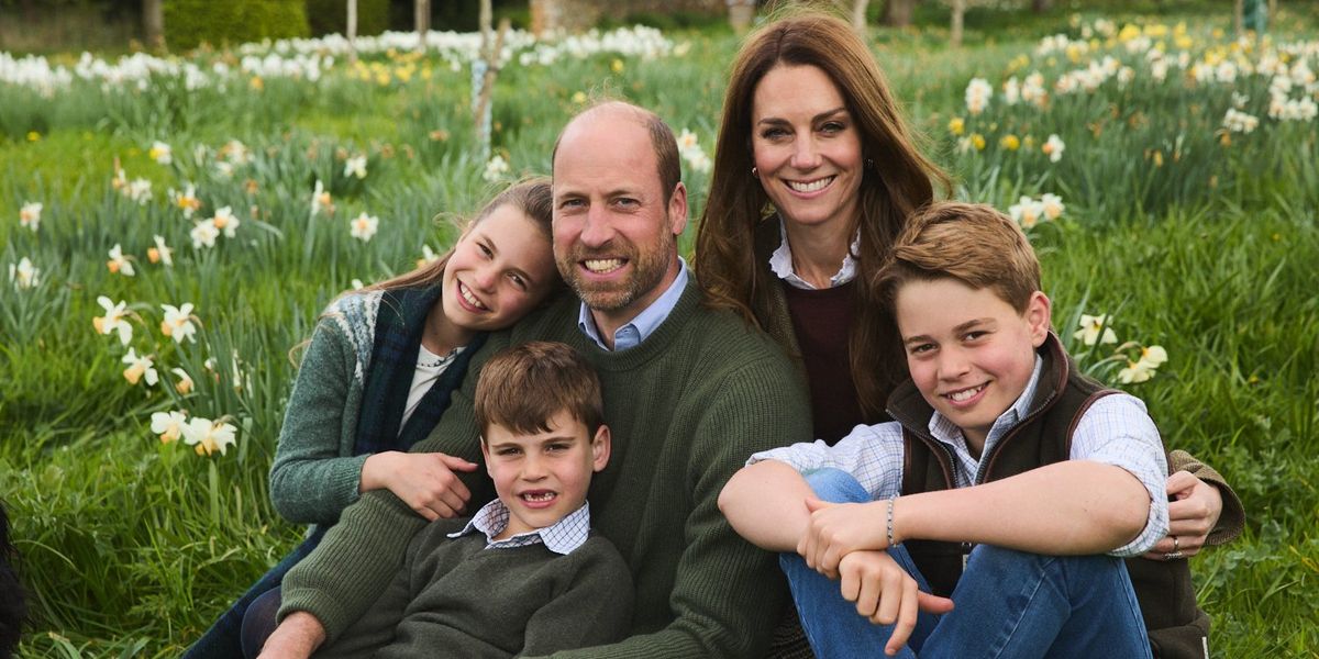 Kate Middleton and William share new family photo as George, Charlotte and Louis beam in couple’s Christmas card Kate Middleton and William share new family photo as George, Charlotte and Louis beam in couple’s Christmas card