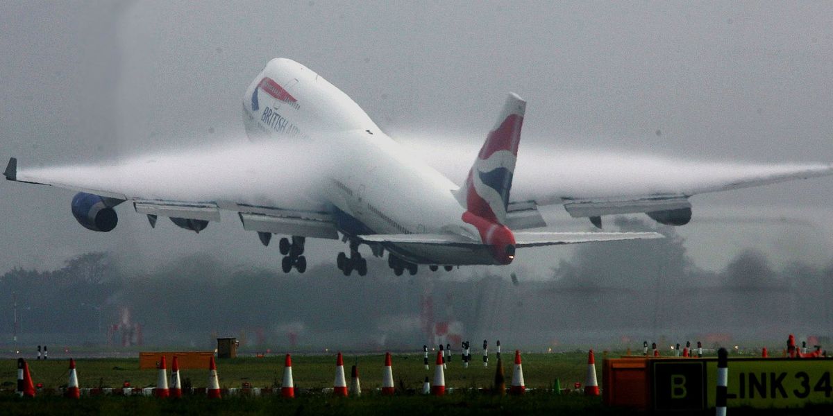 British Airways passenger manages to sneak onto flight without passport OR ticket British Airways passenger manages to sneak onto flight without passport OR ticket