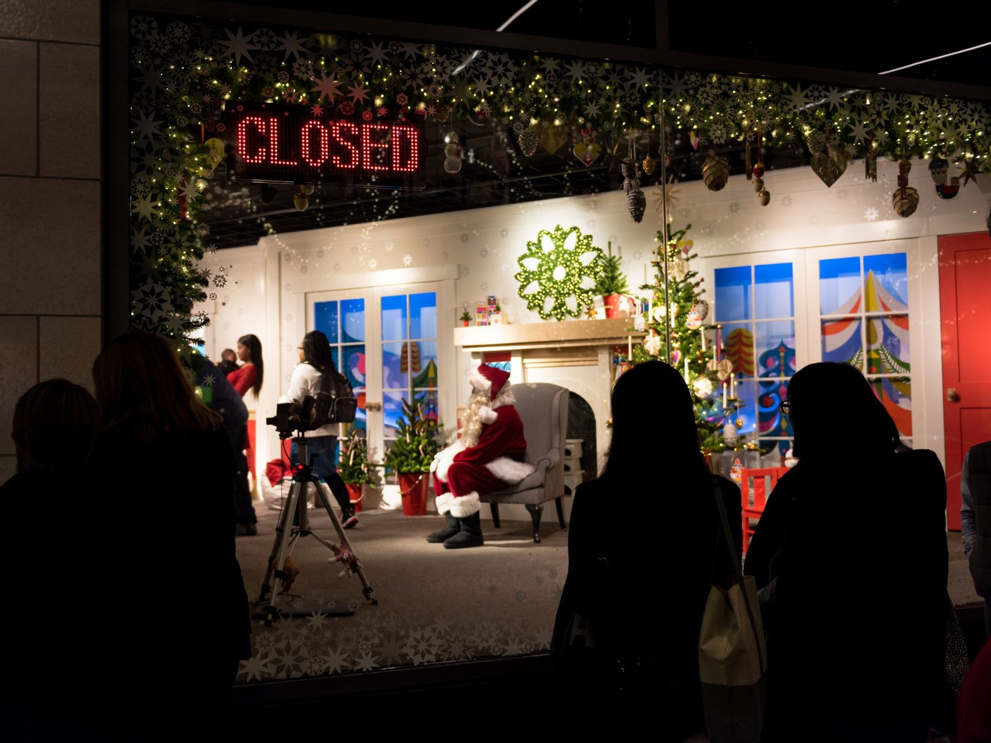 High street chain confirms it will close ALL 650 shops for 72 hours over Christmas period