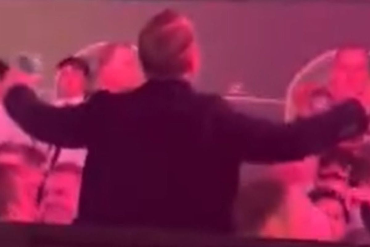 Arsenal legend responds in very British way after being called 'boring' at World Darts Championship