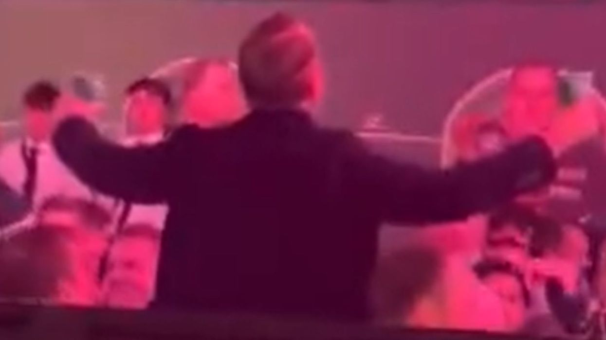 Arsenal legend responds in very British way after being called 'boring' at World Darts Championship