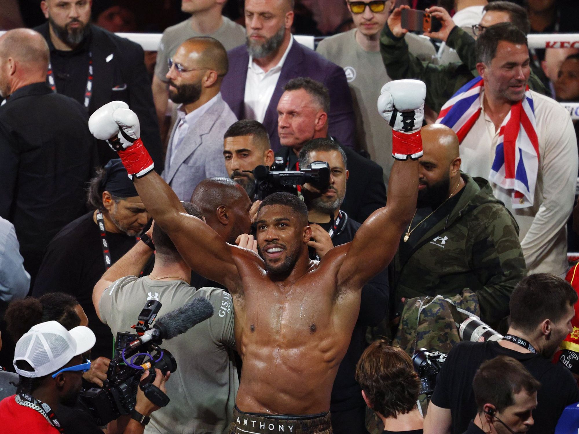 Anthony Joshua tells boxing critics 'I deserve it' after miserable performance admission