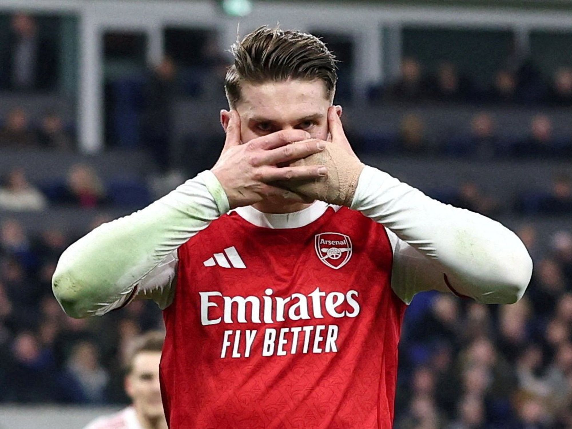 Arsenal top Premier League table for Christmas after Viktor Gyokeres penalty sees off Everton